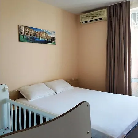 One-bedroom With Balcony In شقة