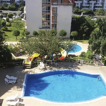 One-bedroom With Balcony In شقة
